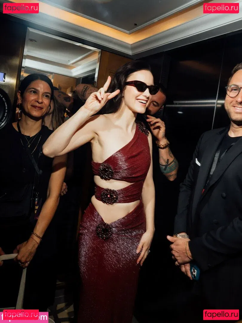 Rachel Brosnahan Onlyfans Photo Gallery 