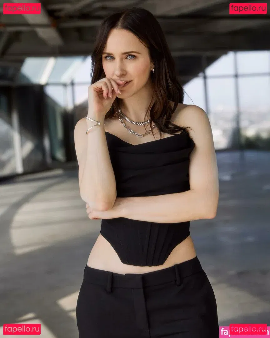 Rachel Brosnahan Onlyfans Photo Gallery 