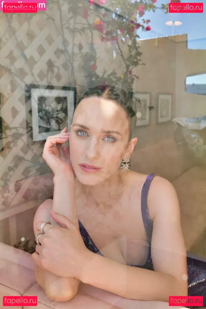 Rachel Brosnahan Onlyfans Photo Gallery 