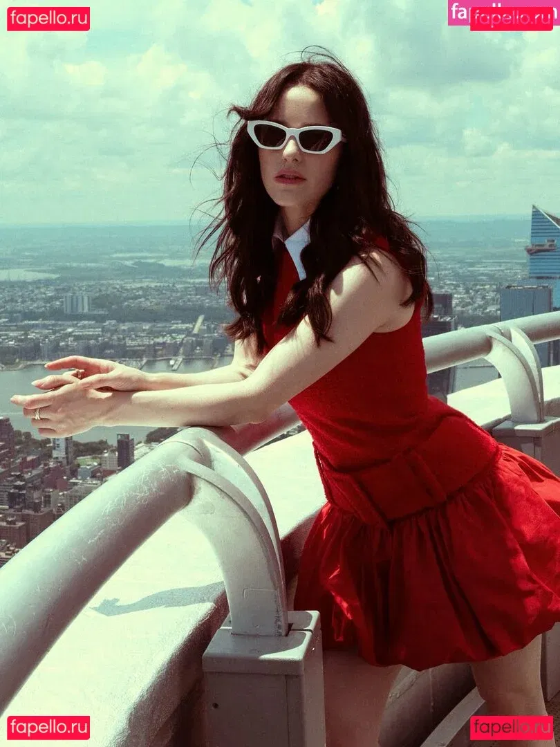 Rachel Brosnahan Onlyfans Photo Gallery 