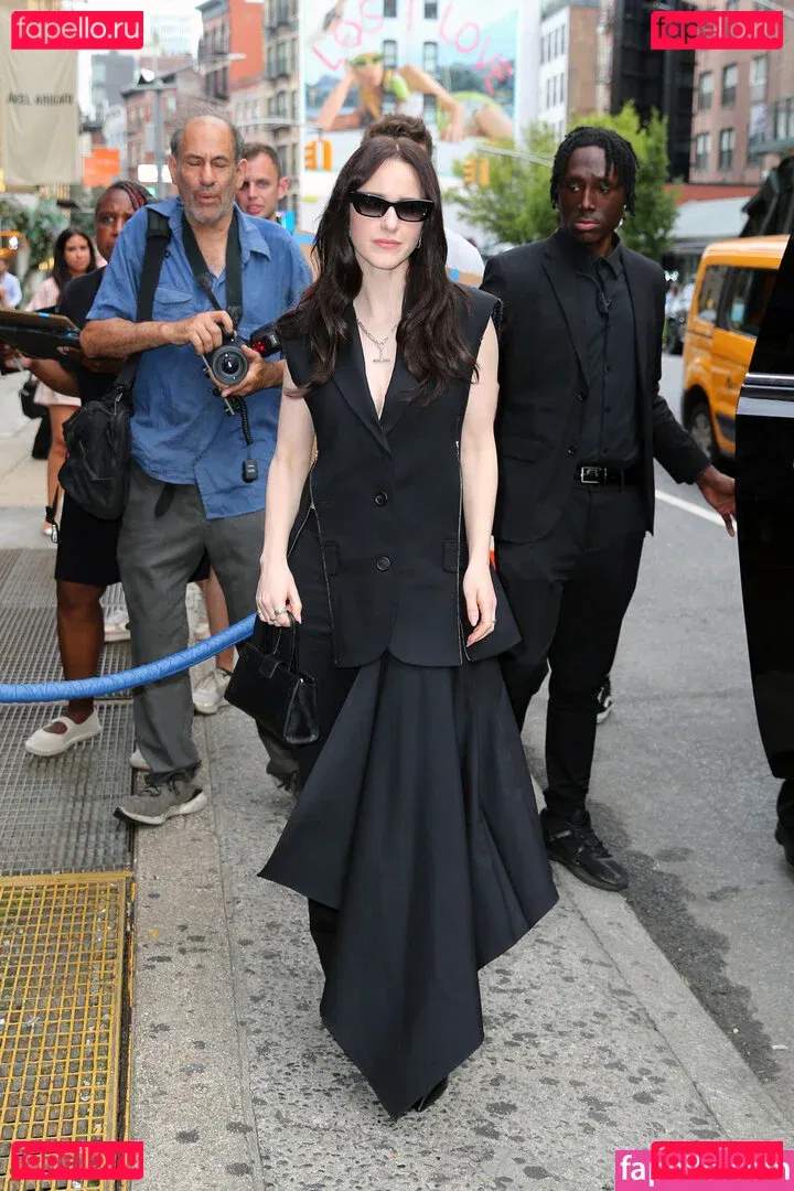 Rachel Brosnahan Onlyfans Photo Gallery 