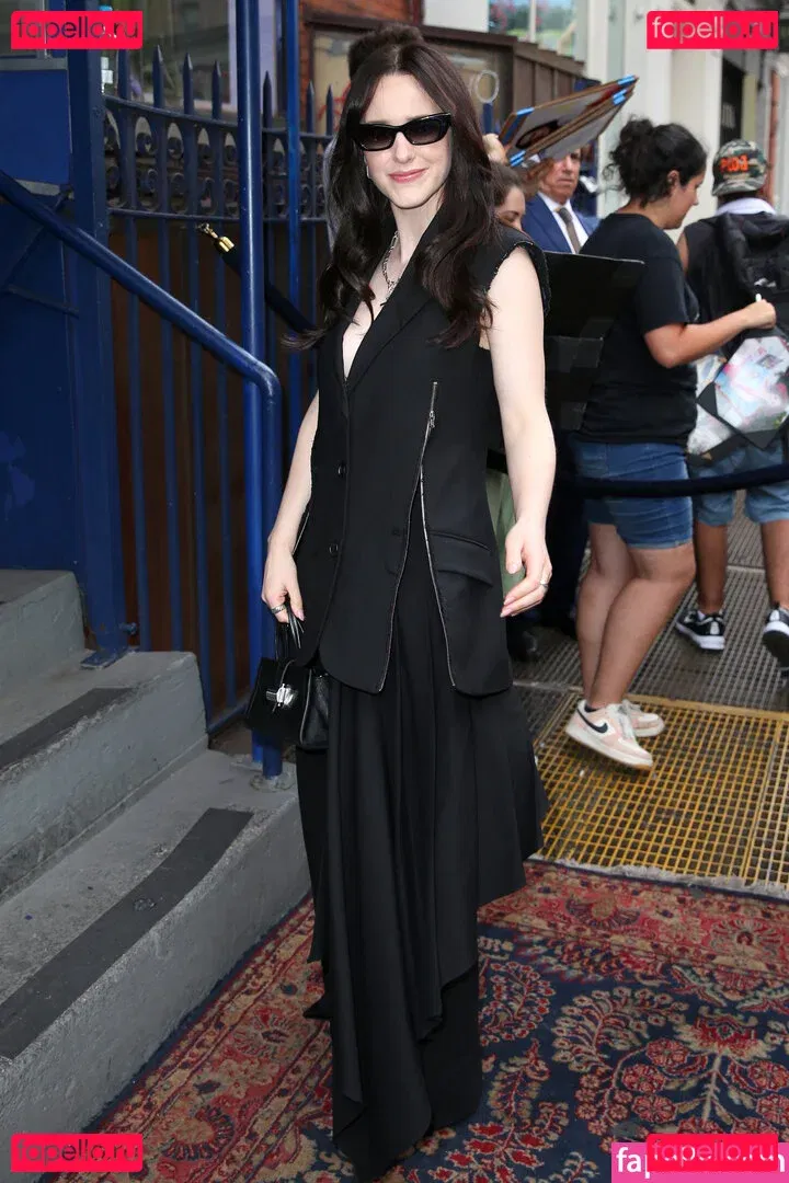 Rachel Brosnahan Onlyfans Photo Gallery 