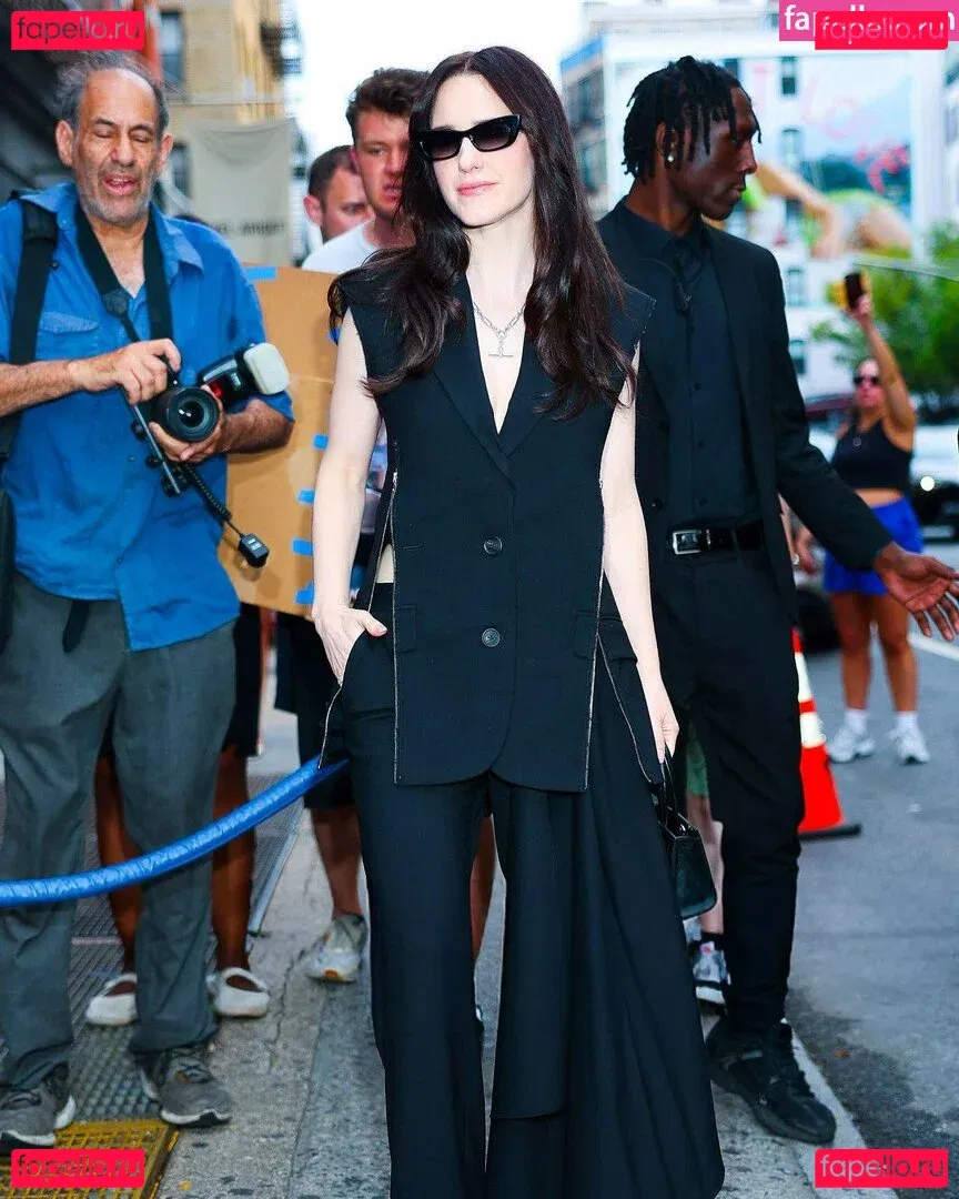 Rachel Brosnahan Onlyfans Photo Gallery 