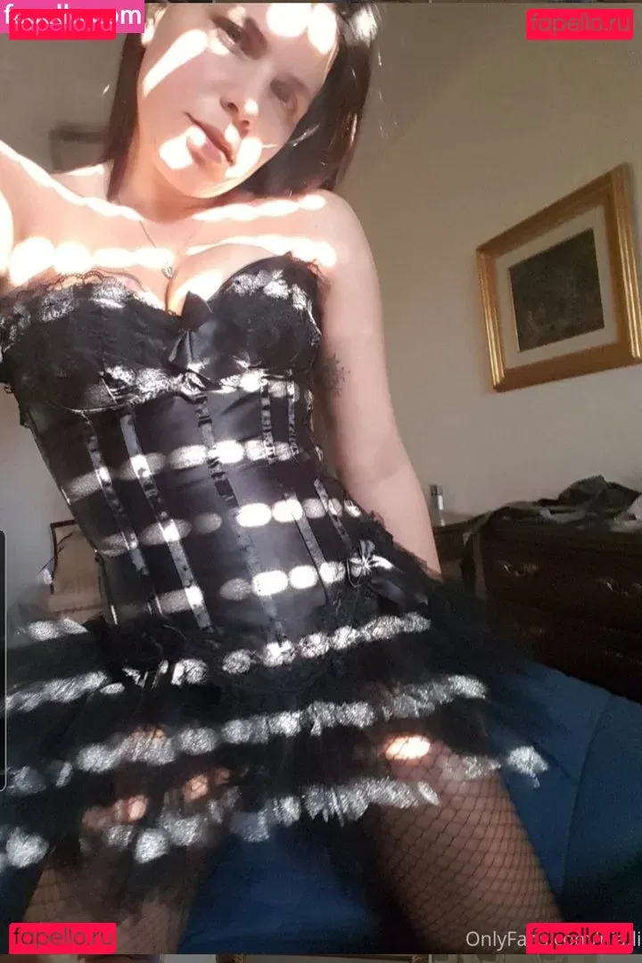 nia.li Onlyfans Photo Gallery 