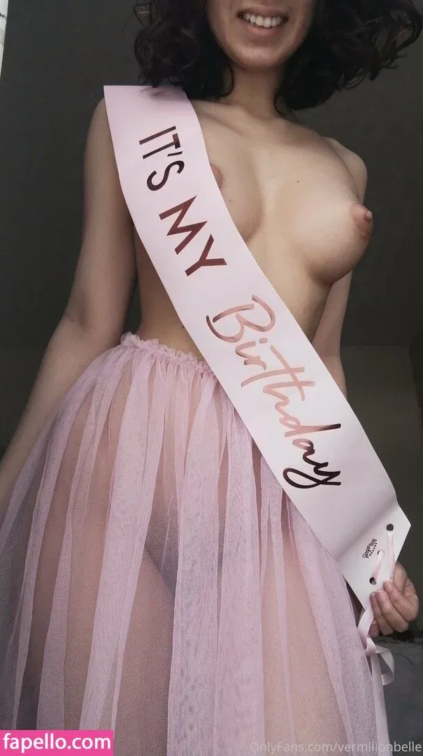 vermilionbelle Onlyfans Photo Gallery 