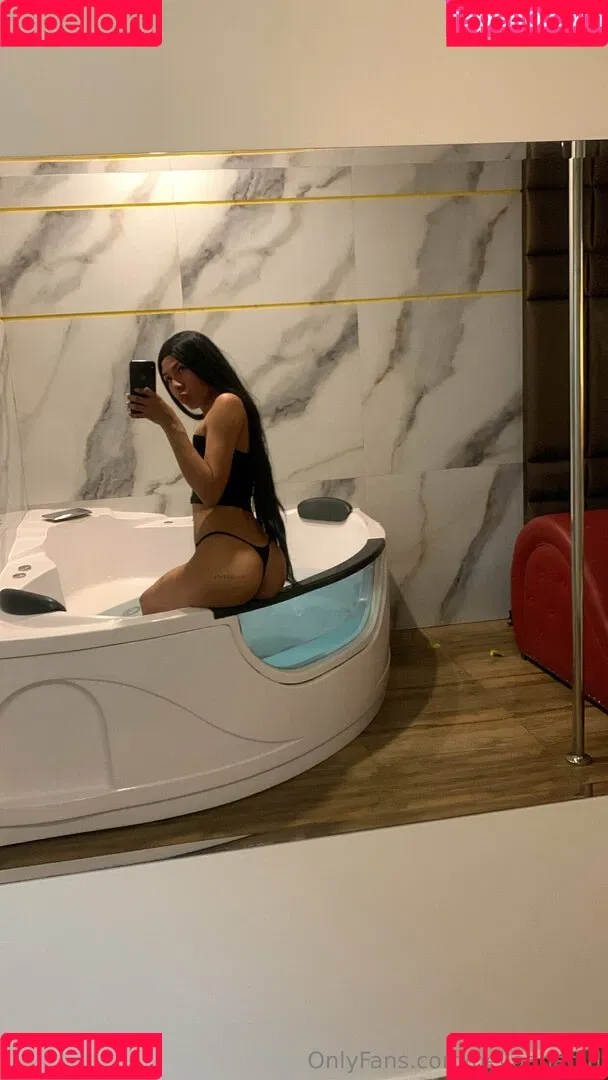 bellaahadid Onlyfans Photo Gallery 