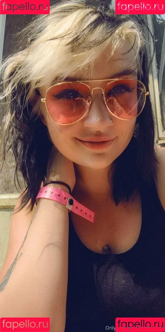 hollygraileonline Onlyfans Photo Gallery 