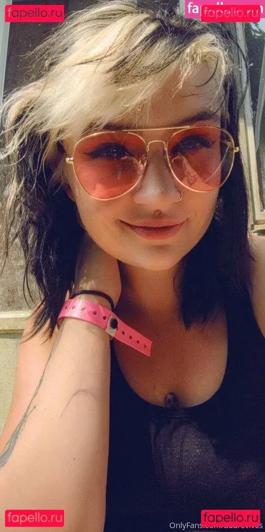 hollygraileonline Onlyfans Photo Gallery 