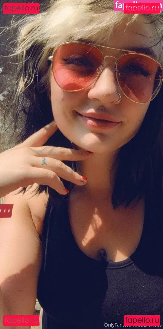 hollygraileonline Onlyfans Photo Gallery 