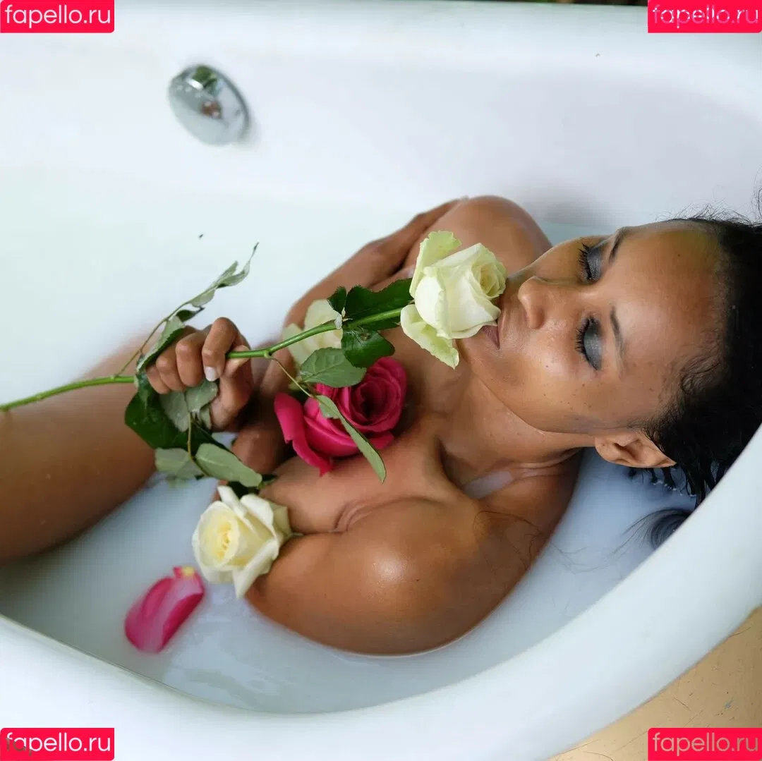 Adjouai Onlyfans Photo Gallery 