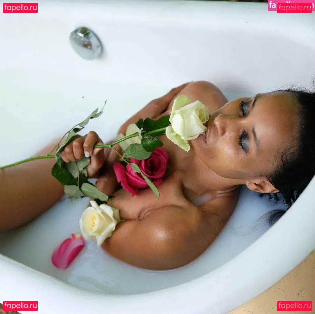 Adjouai Onlyfans Photo Gallery 