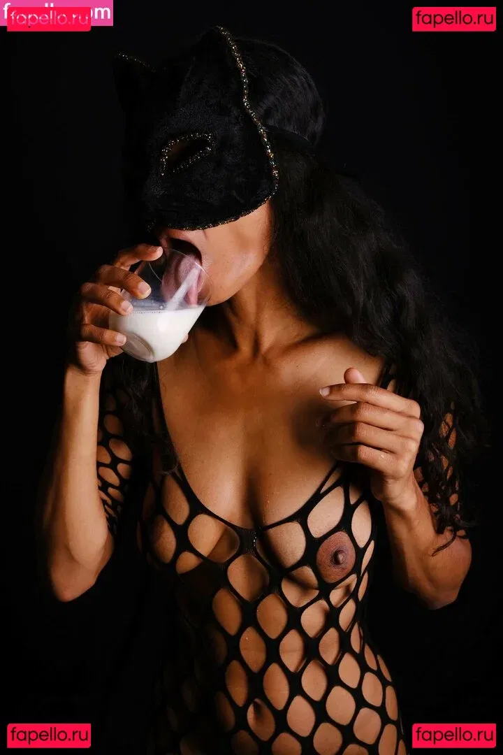 Adjouai Onlyfans Photo Gallery 