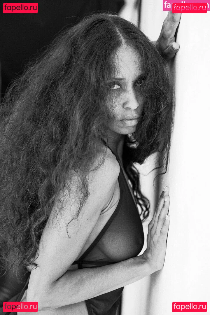 Adjouai Onlyfans Photo Gallery 