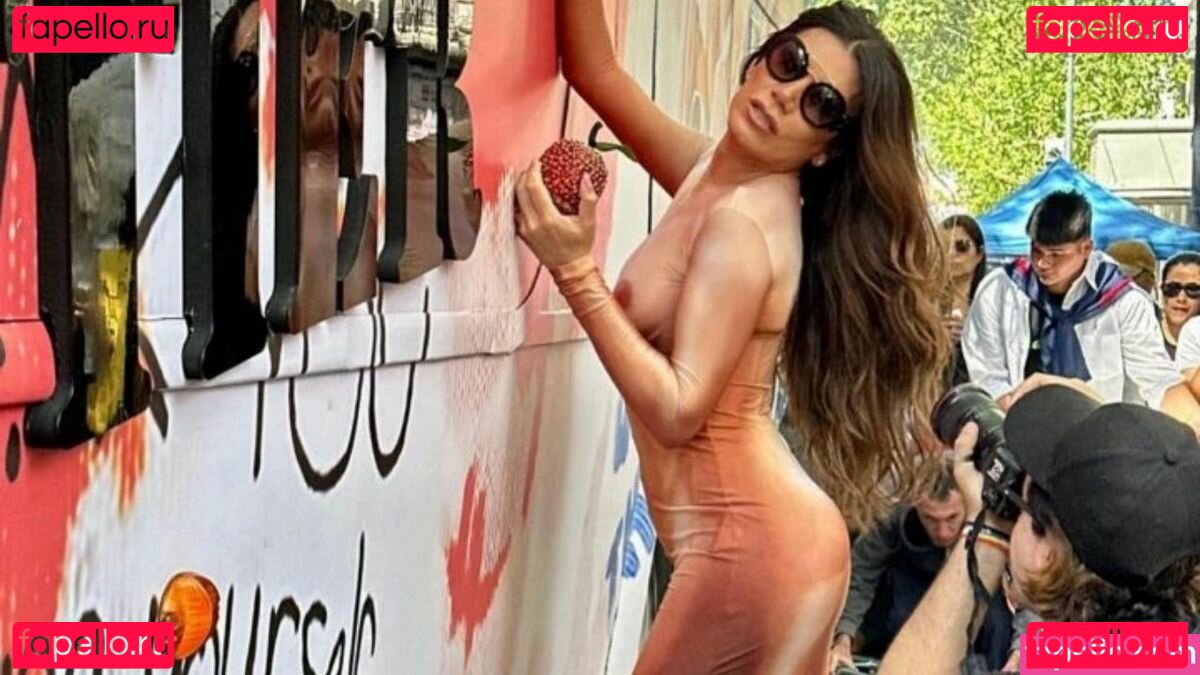 Flor De La V Nude Onlyfans Photo 6