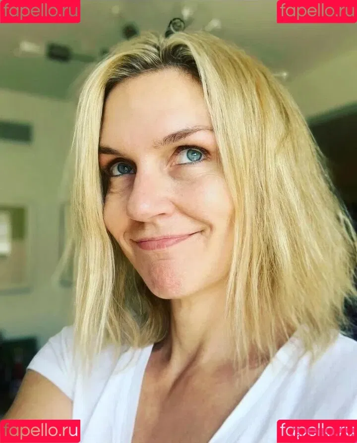 Rhea Seehorn Onlyfans Photo Gallery 