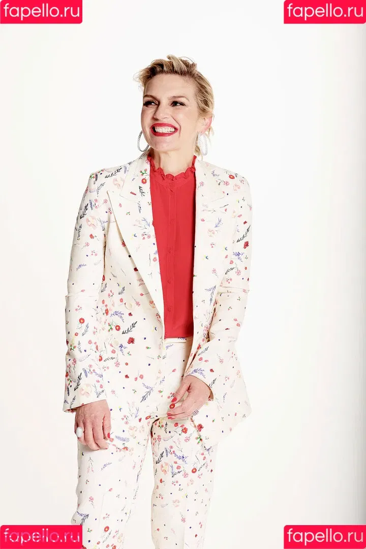 Rhea Seehorn Onlyfans Photo Gallery 