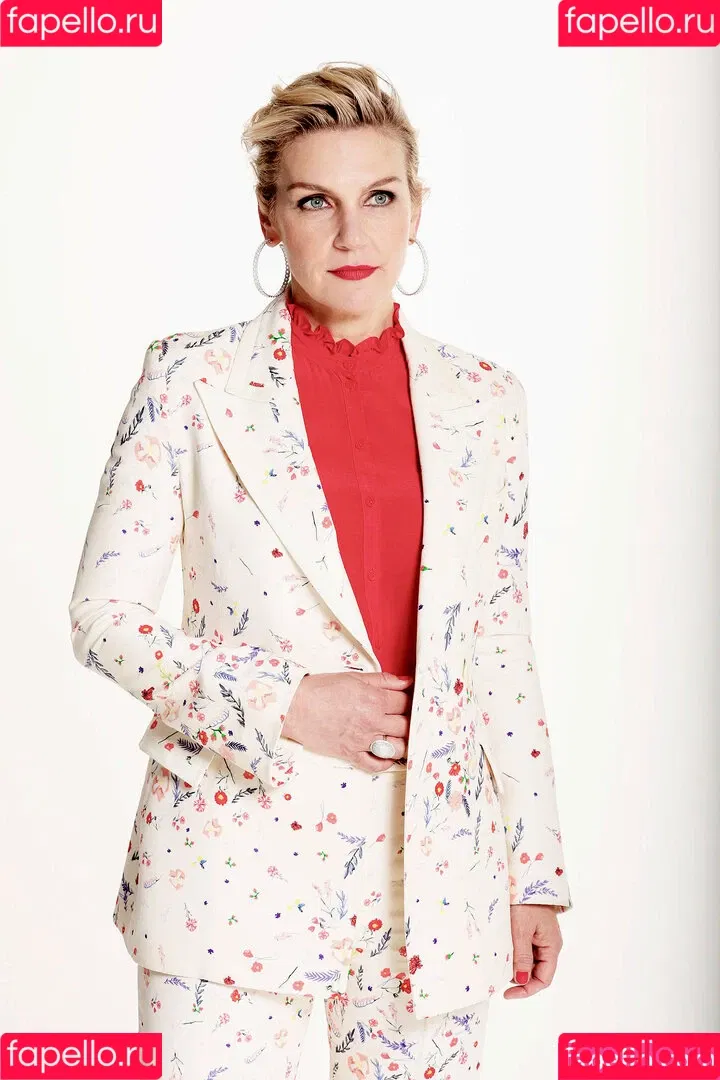 Rhea Seehorn Onlyfans Photo Gallery 