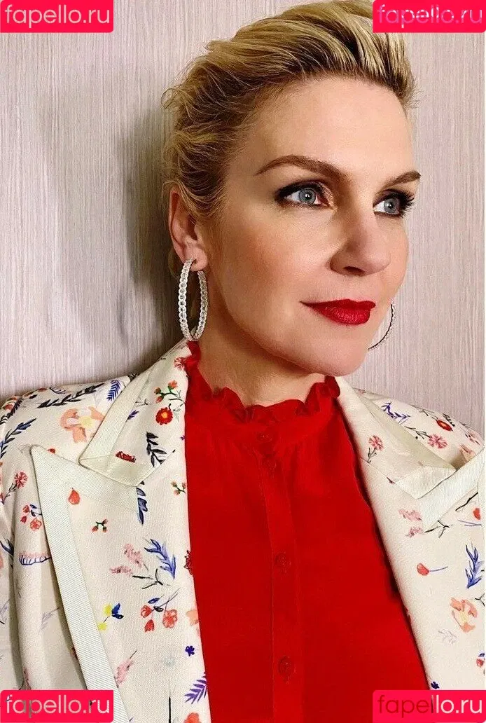 Rhea Seehorn Onlyfans Photo Gallery 
