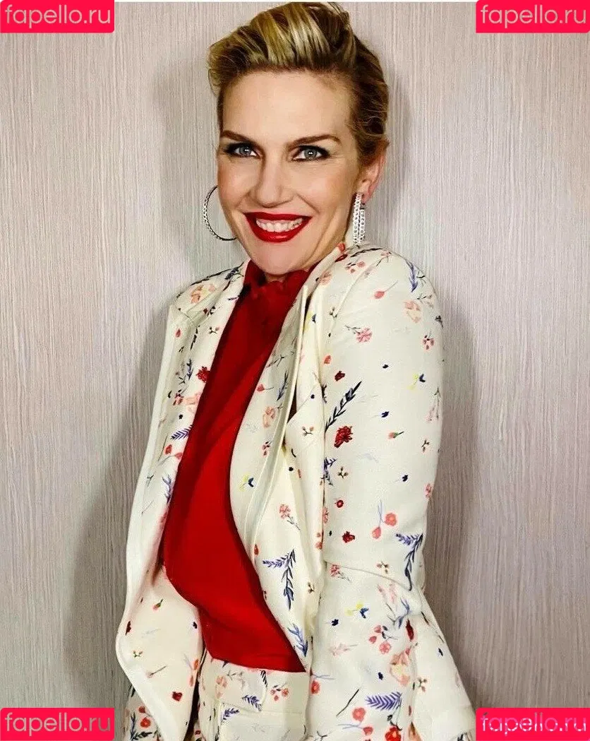 Rhea Seehorn Onlyfans Photo Gallery 