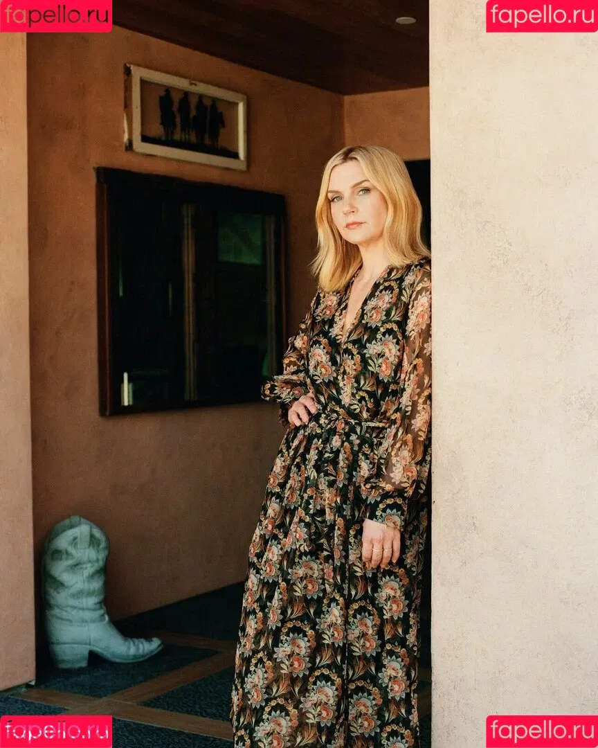 Rhea Seehorn Onlyfans Photo Gallery 