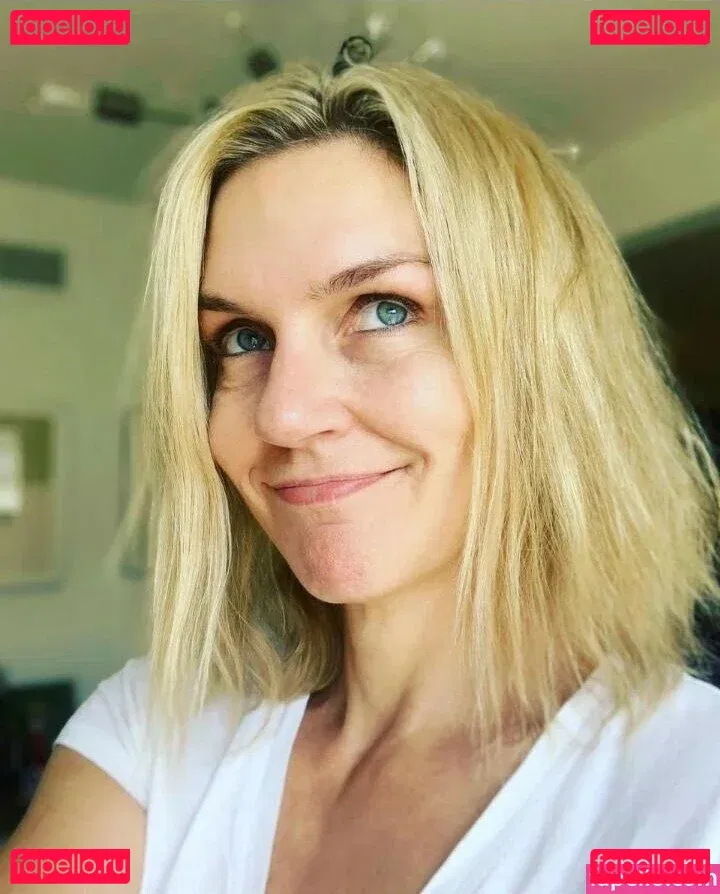 Rhea Seehorn Onlyfans Photo Gallery 