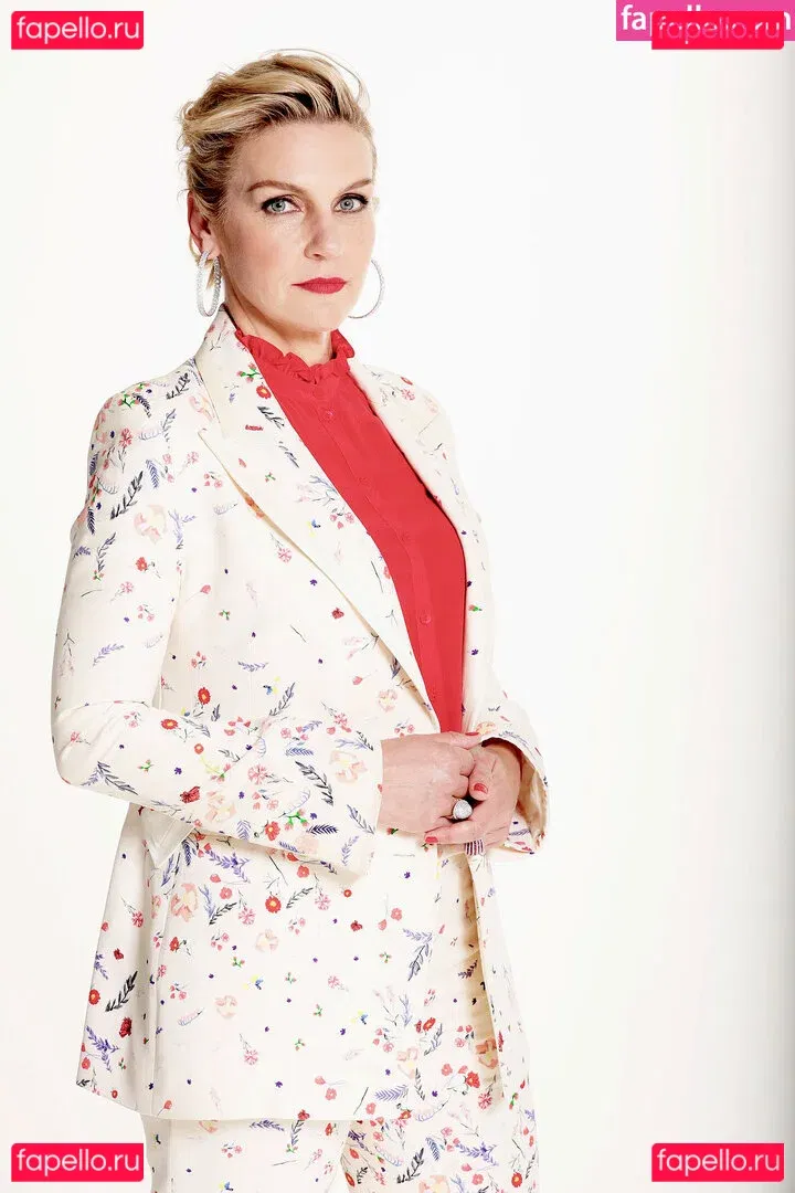 Rhea Seehorn Onlyfans Photo Gallery 