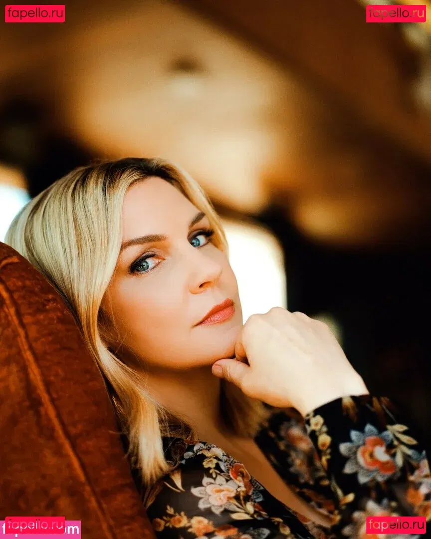 Rhea Seehorn Onlyfans Photo Gallery 