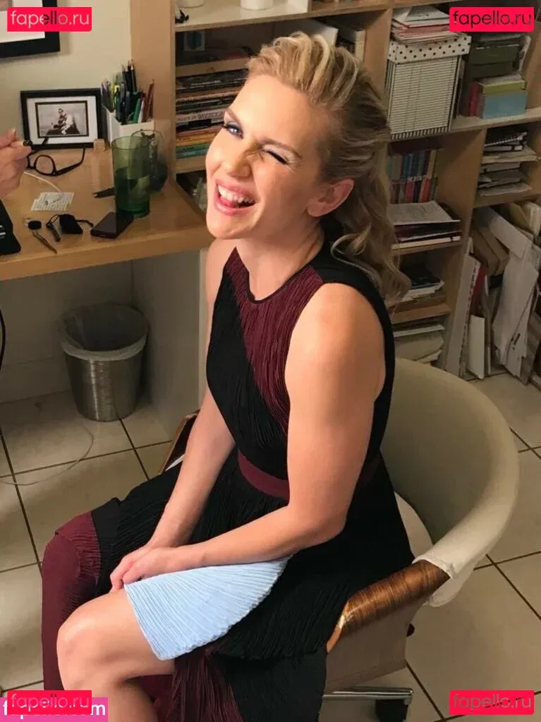 Rhea Seehorn Onlyfans Photo Gallery 