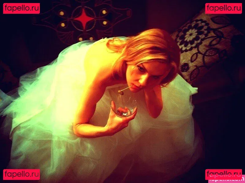 Rhea Seehorn Onlyfans Photo Gallery 