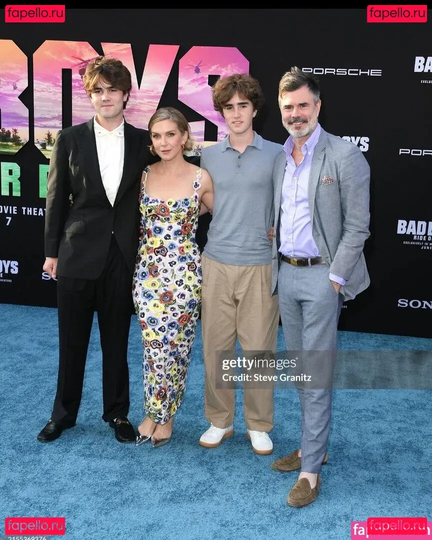 Rhea Seehorn Onlyfans Photo Gallery 