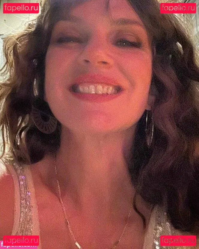 Rhea Seehorn Onlyfans Photo Gallery 