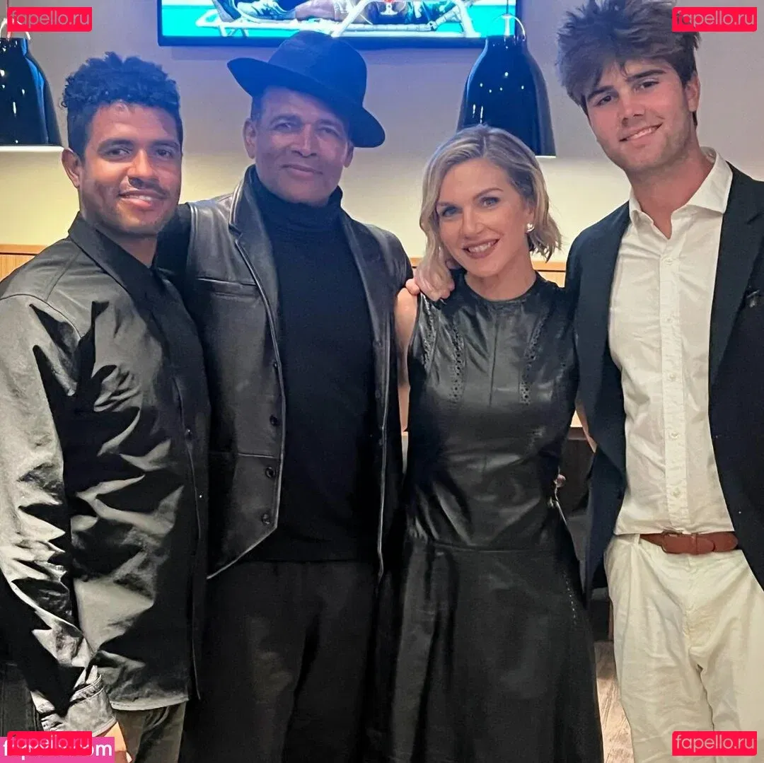 Rhea Seehorn Onlyfans Photo Gallery 