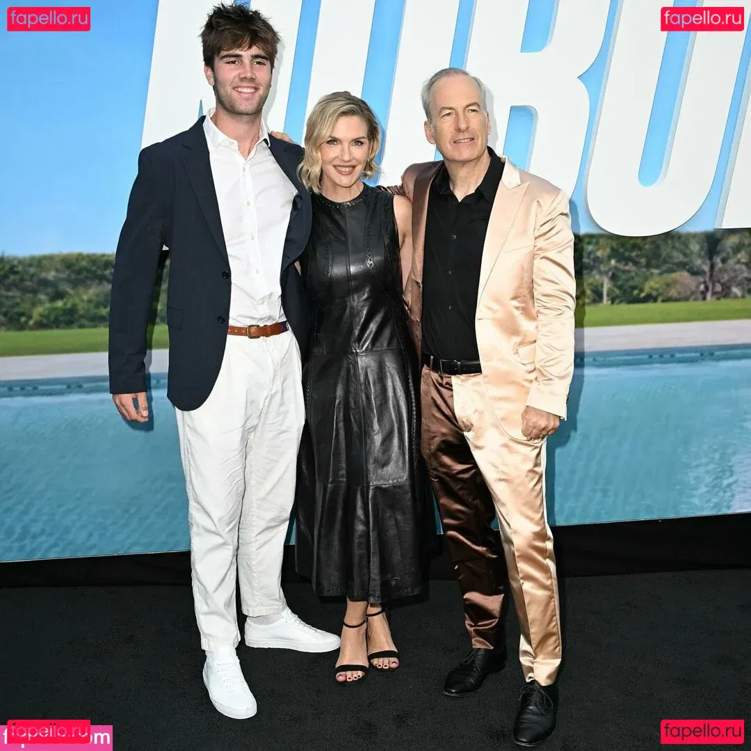 Rhea Seehorn Onlyfans Photo Gallery 