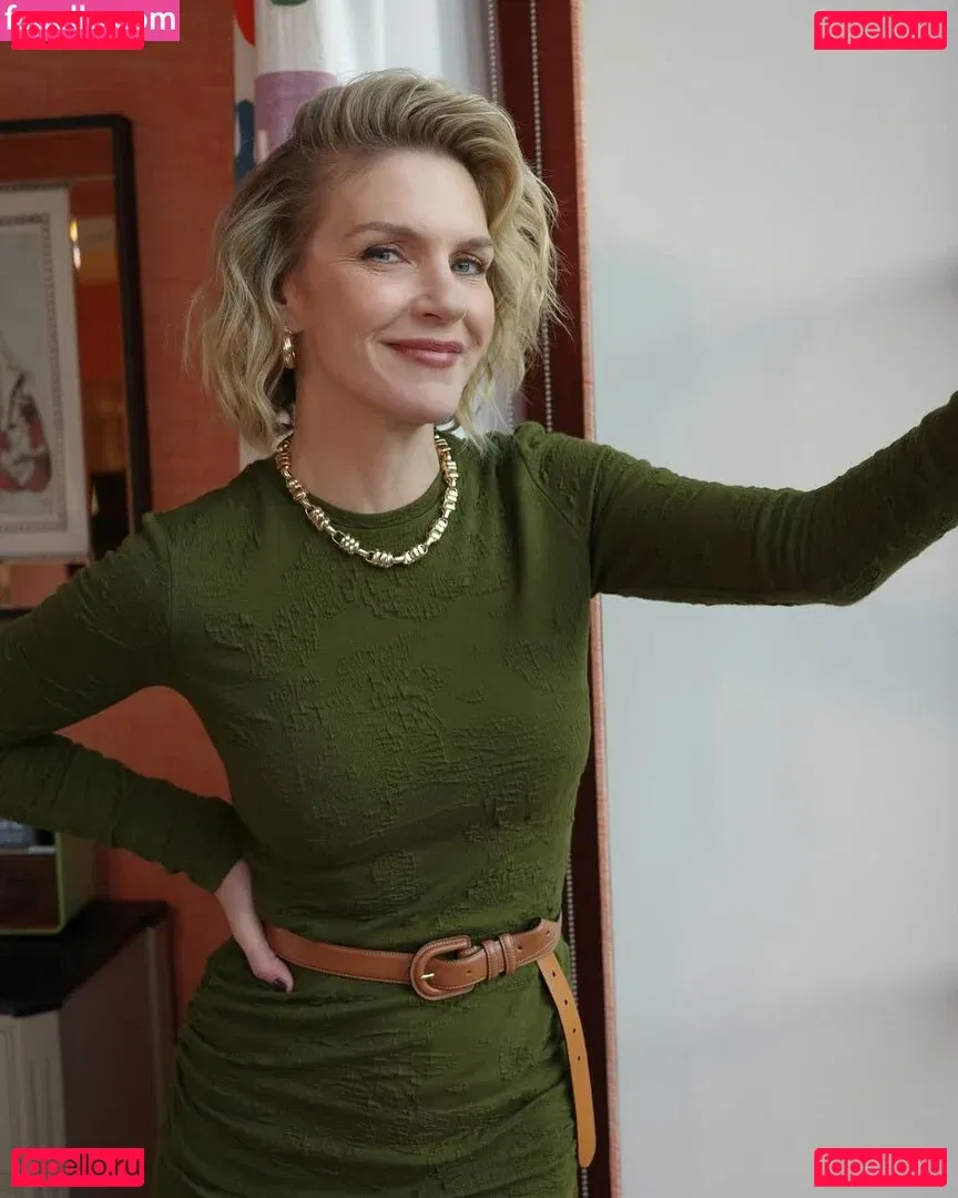 Rhea Seehorn Onlyfans Photo Gallery 