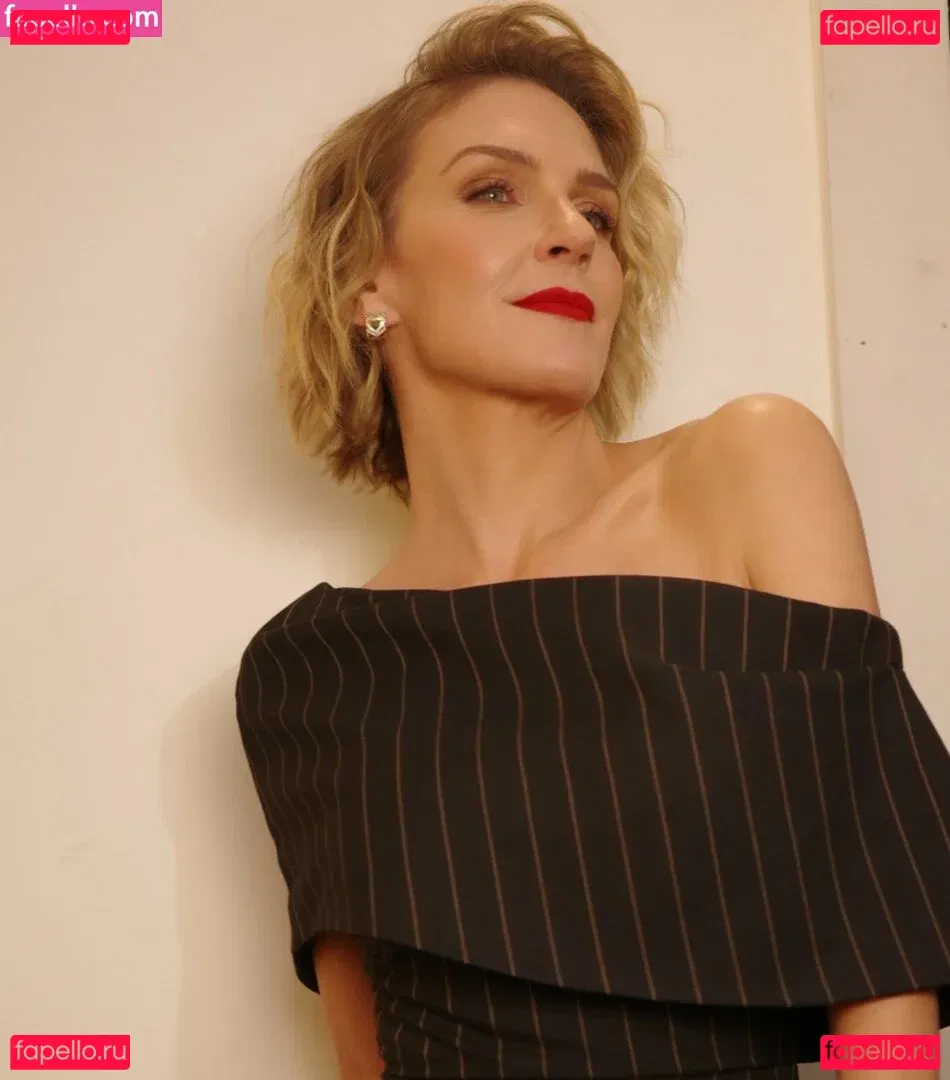 Rhea Seehorn Onlyfans Photo Gallery 