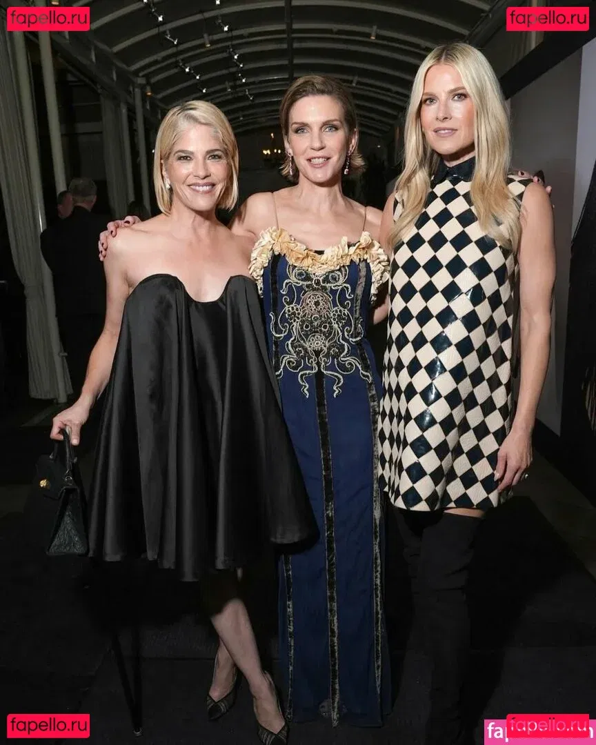 Rhea Seehorn Onlyfans Photo Gallery 