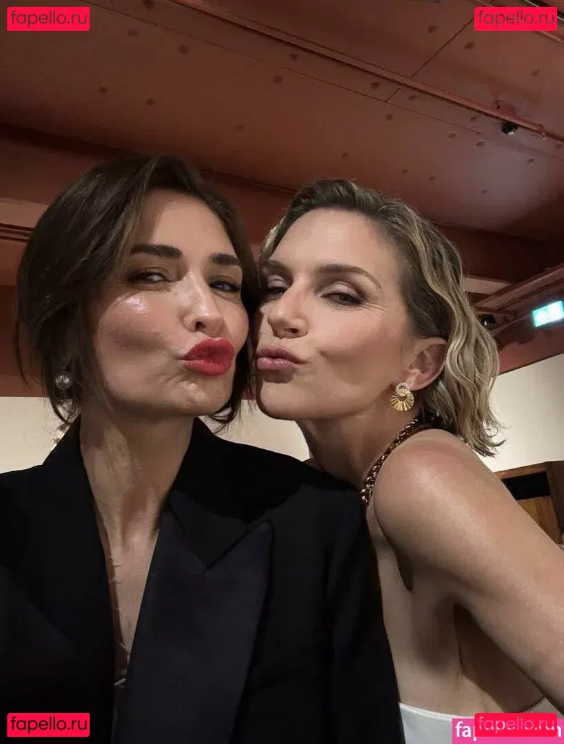 Rhea Seehorn Onlyfans Photo Gallery 