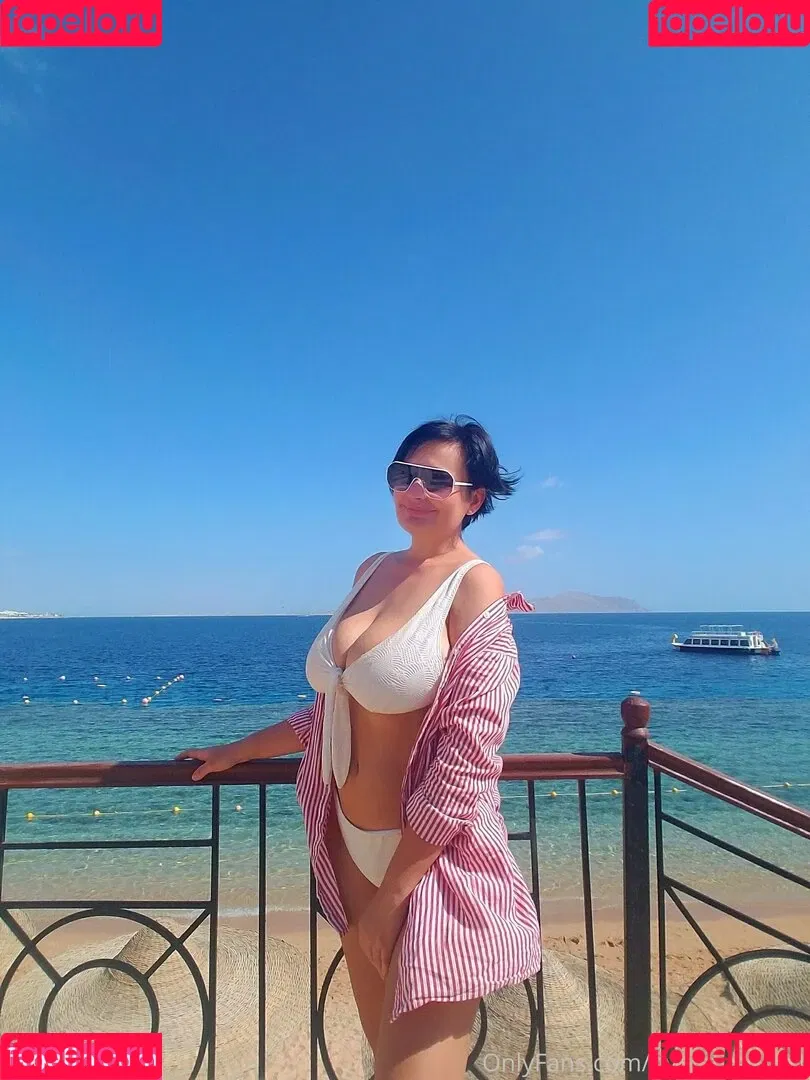 girlwithhugecleavage Onlyfans Photo Gallery 