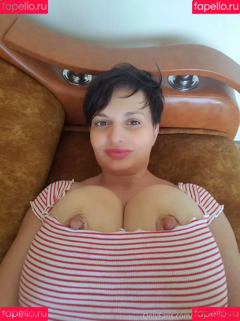 girlwithhugecleavage Onlyfans Photo Gallery 
