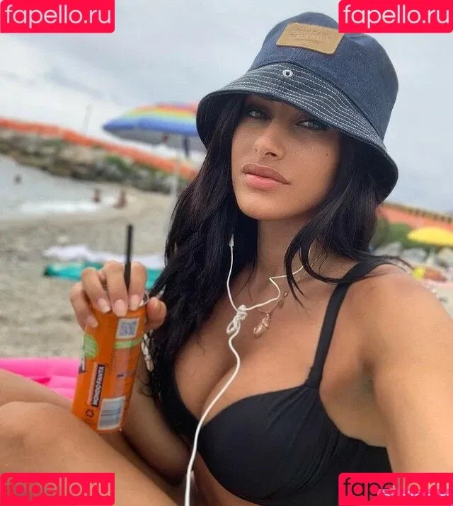 Karolina Surpi Onlyfans Photo Gallery 