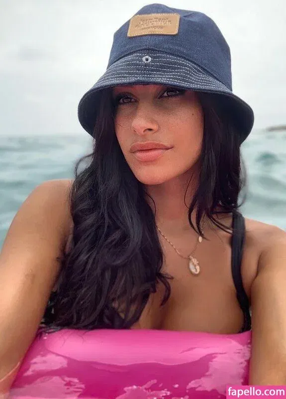 Karolina Surpi Onlyfans Photo Gallery 