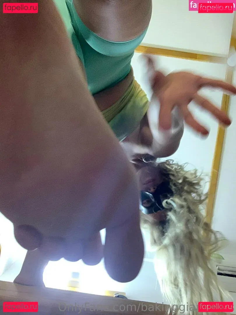 bakinggiantbuns Onlyfans Photo Gallery 