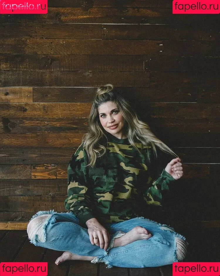 Danielle Fishel Onlyfans Photo Gallery 