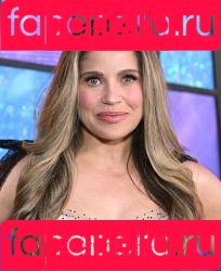 Danielle Fishel Onlyfans Photo Gallery 