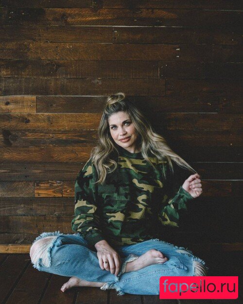 Danielle Fishel Onlyfans Photo Gallery 