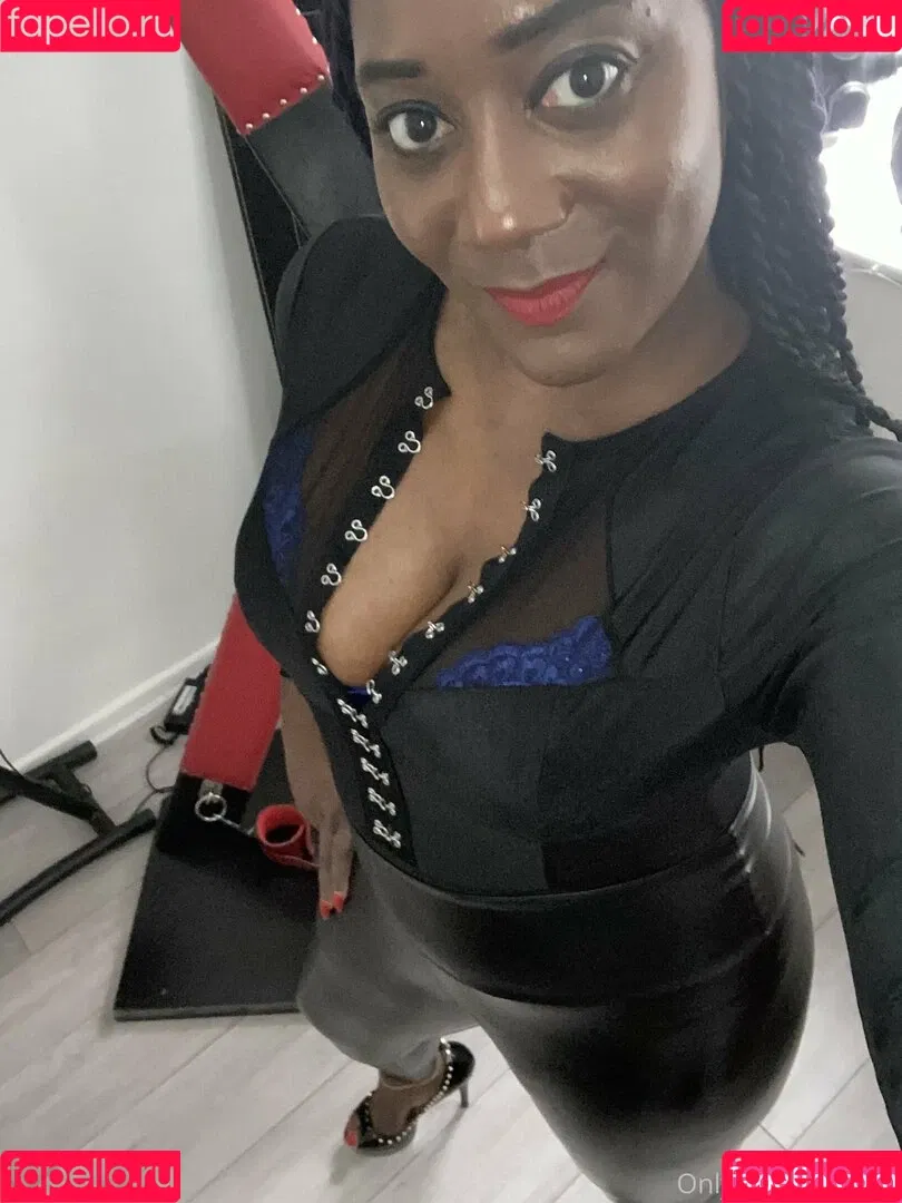 mslorraineldn Onlyfans Photo Gallery 