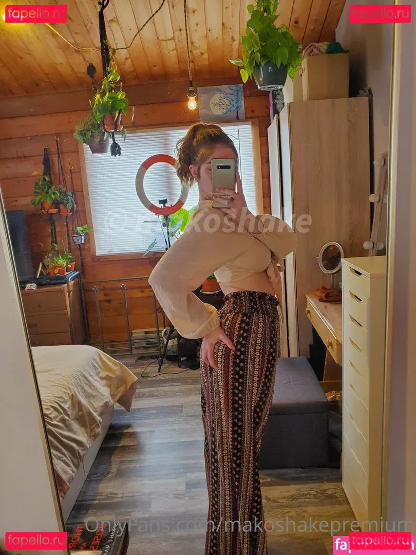 Makoshake Onlyfans Photo Gallery 