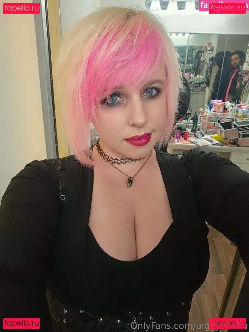 piggynukka Onlyfans Photo Gallery 
