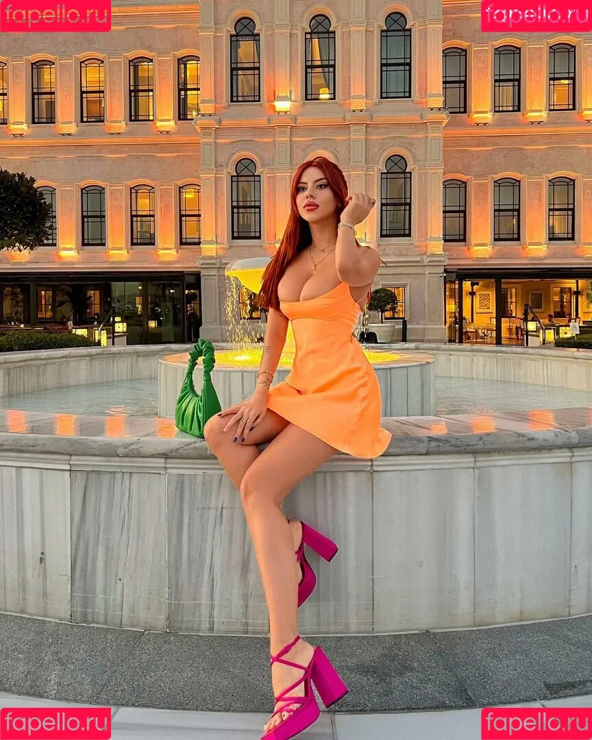 Demet Ozturk Onlyfans Photo Gallery 