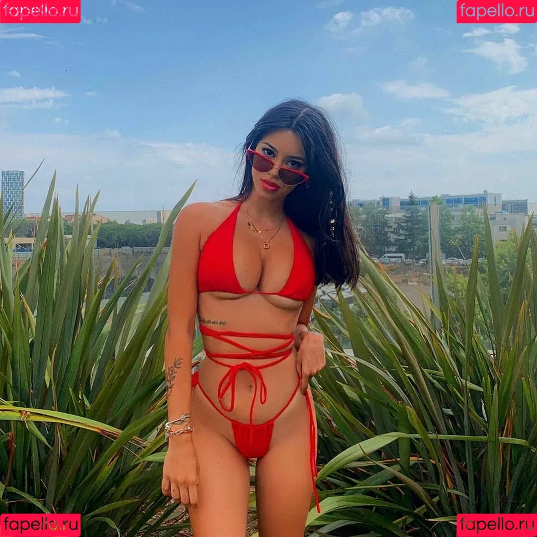Demet Ozturk Onlyfans Photo Gallery 